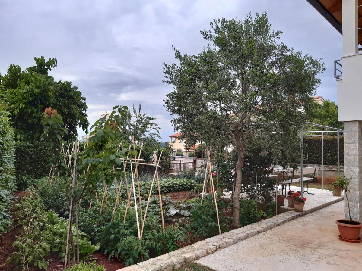 Apartment Thea Pula Luaran gambar