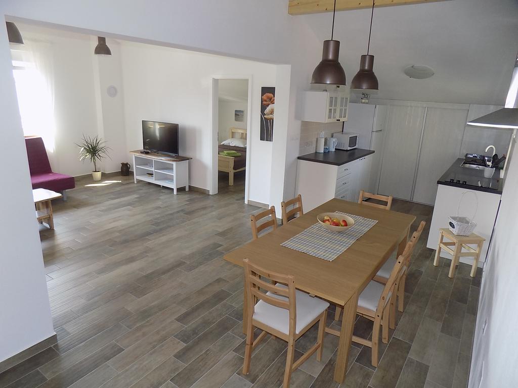 Apartment Thea Pula Luaran gambar