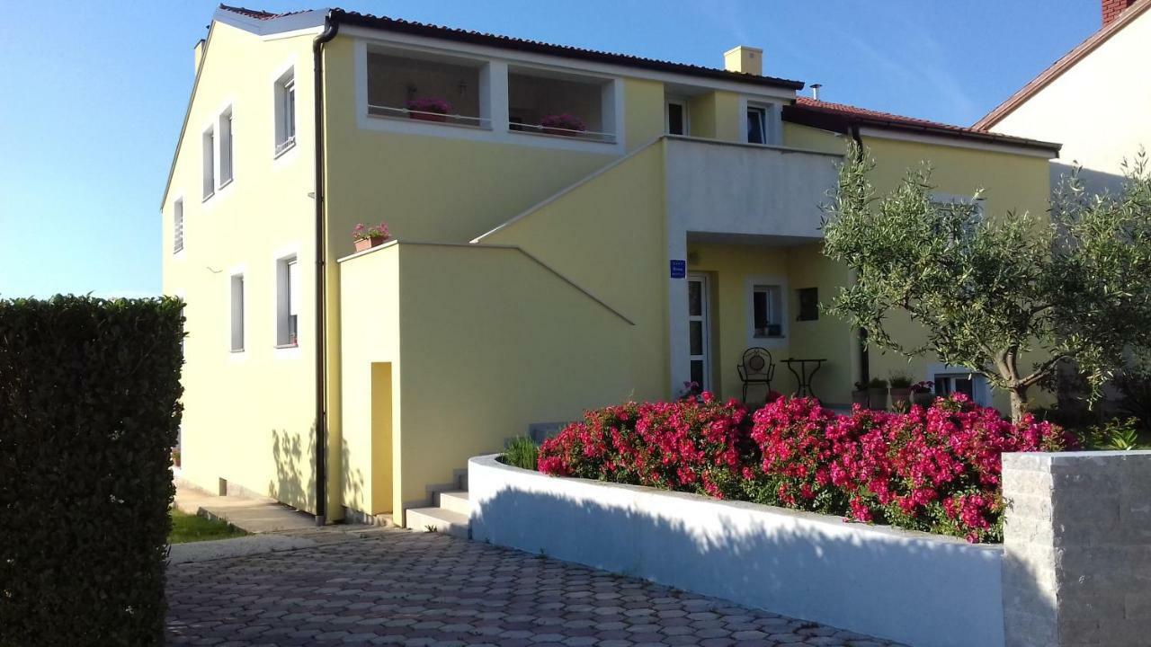 Apartment Thea Pula Luaran gambar