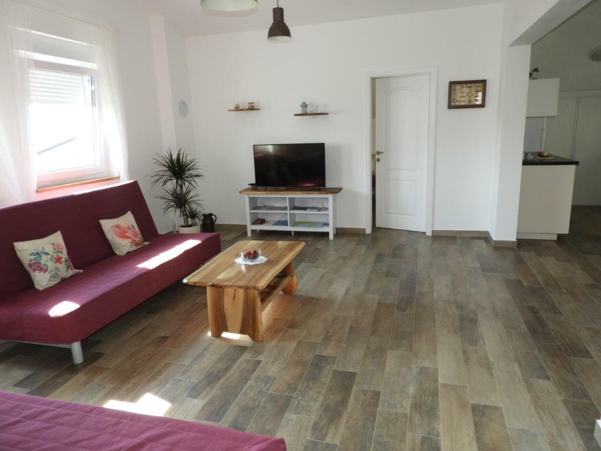 Apartment Thea Pula Luaran gambar